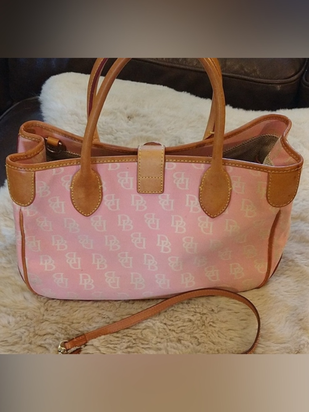 Dooney & Bourke Pink & Tan Signature Tote  - smoke smell - Reposhing - Picture 2 of 9